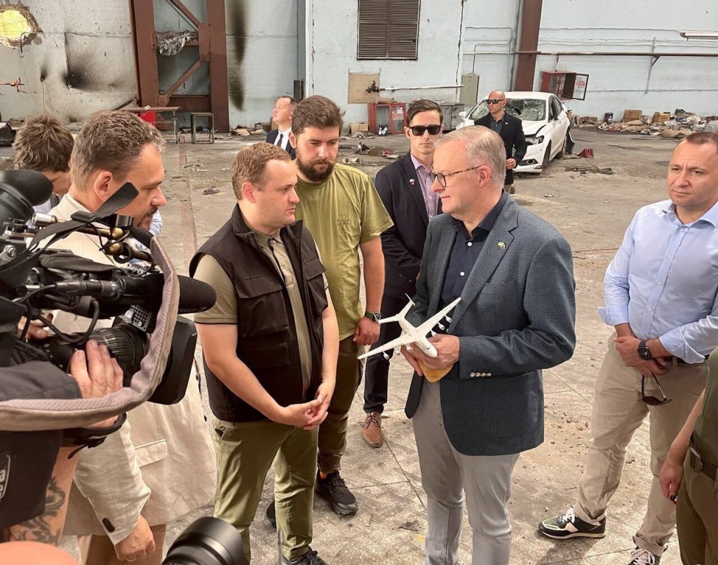 Albanese visits Ukraine