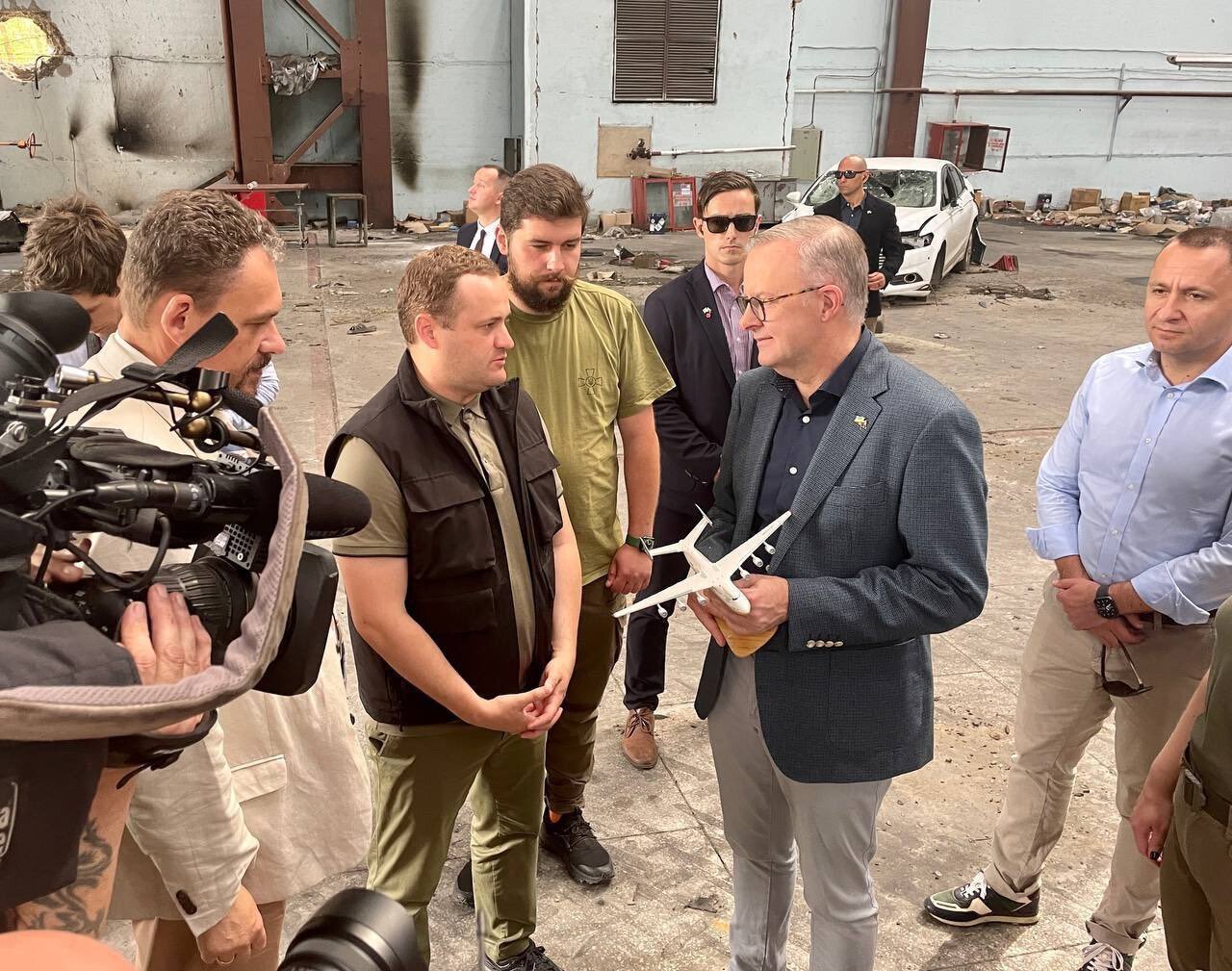 Albanese visits Ukraine