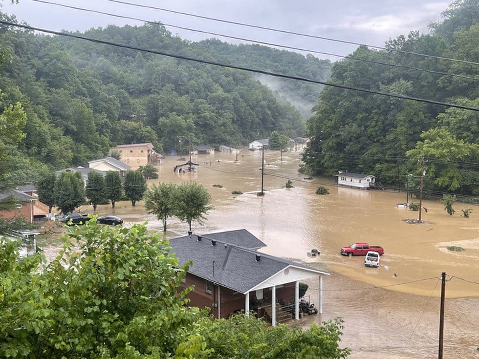 8 people dead as flash flooding hits Kentucky