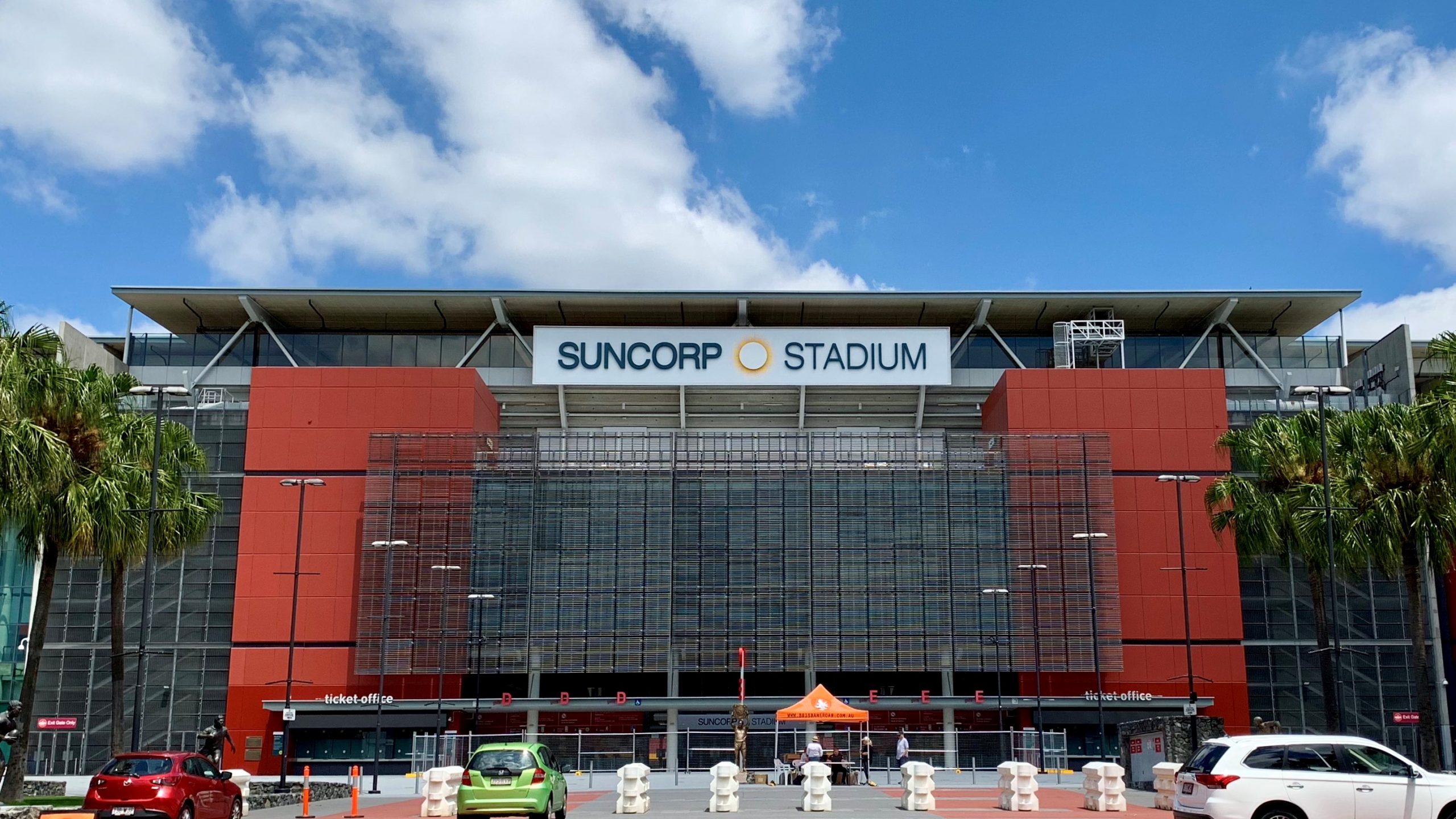 Suncorp stadium extends smoking ban to vapes