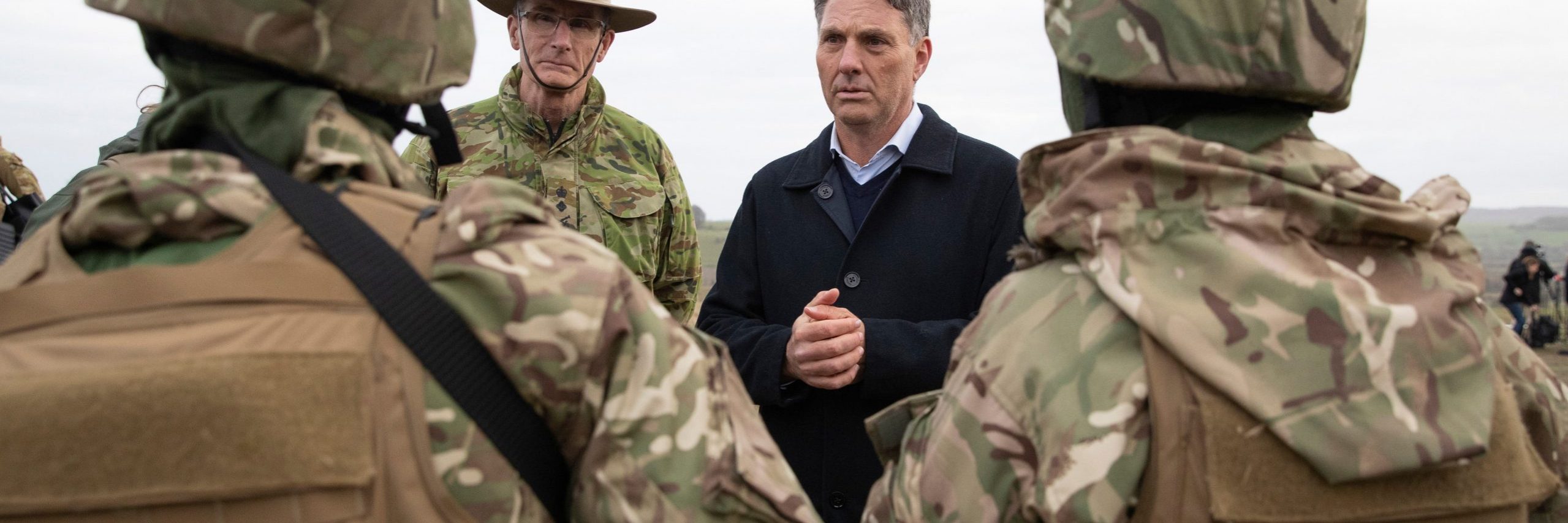 Chief of the Defence Force, General Angus Campbell AO, DSC and Deputy Prime Minister and Minister for Defence, the Hon Richard Marles MP visiting members of Operation KUDU. Source : Australian Defence Force
