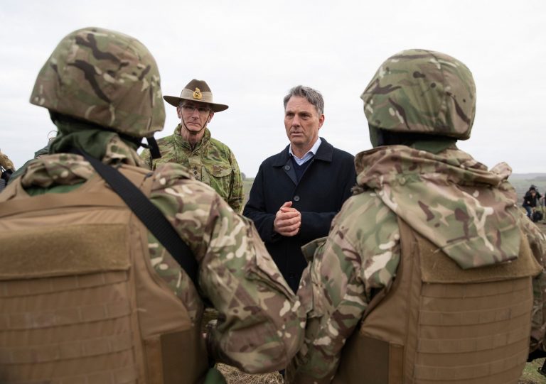 Chief of the Defence Force, General Angus Campbell AO, DSC and Deputy Prime Minister and Minister for Defence, the Hon Richard Marles MP visiting members of Operation KUDU. Source : Australian Defence Force