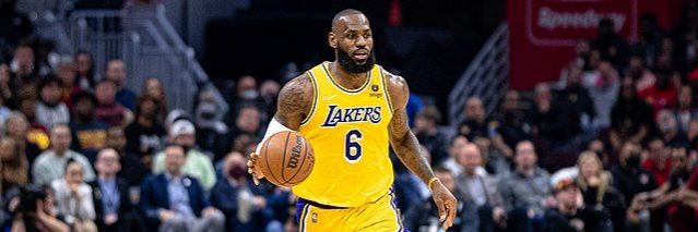LeBron James dribbling (March 21, 2022)