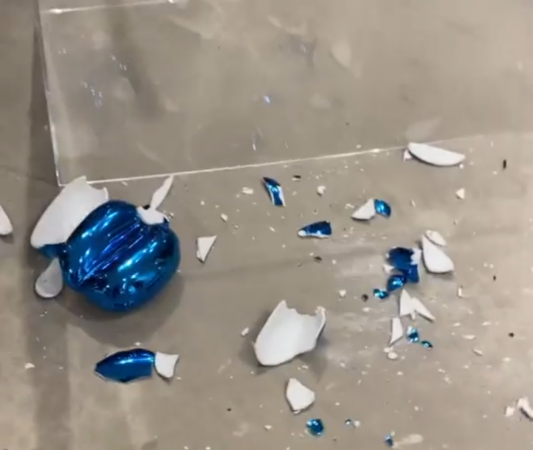 jeff koons balloon dog destroyed miami
