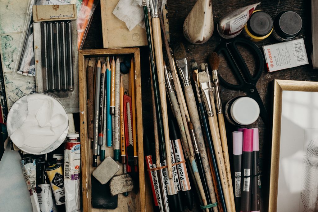 Art supplies. Source : Cottonbro Studio via Pexels