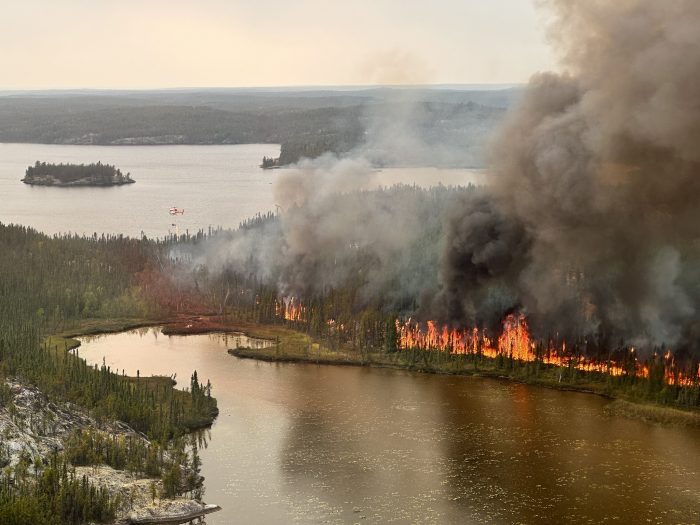 Canadian fire crews are battling to prevent wildfires from spreading to the city of Yellowknife, where all residents were ordered to evacuate on Thursday.