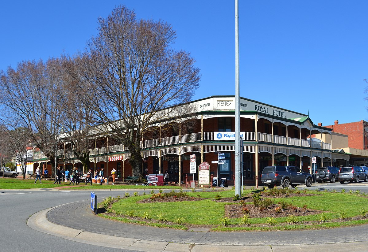 The Royal Hotel, Daylesford. Source: Mattinbgn, Wikimedia Commons
