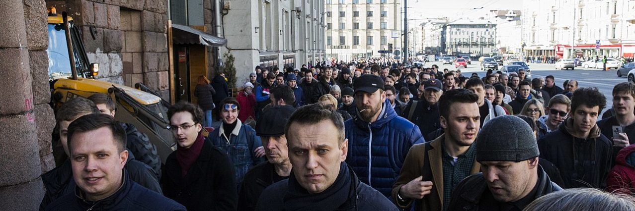 Alexei Navalny marching in 2017