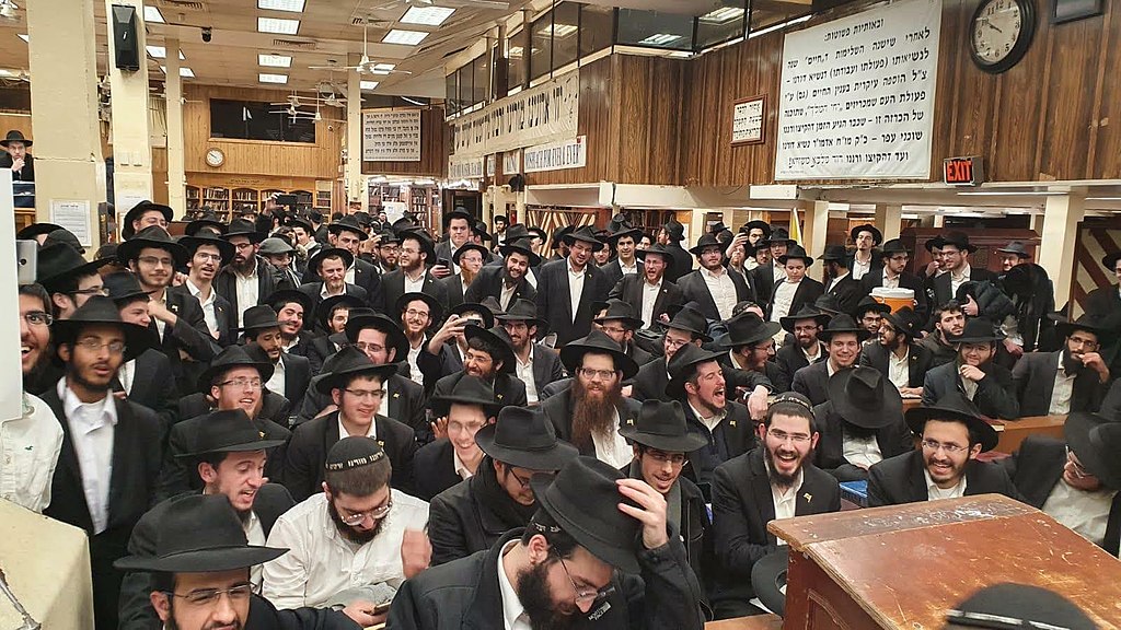 Worshippers at the synagogue on 770 Eastern Parkway, where the tunnel was discovered.