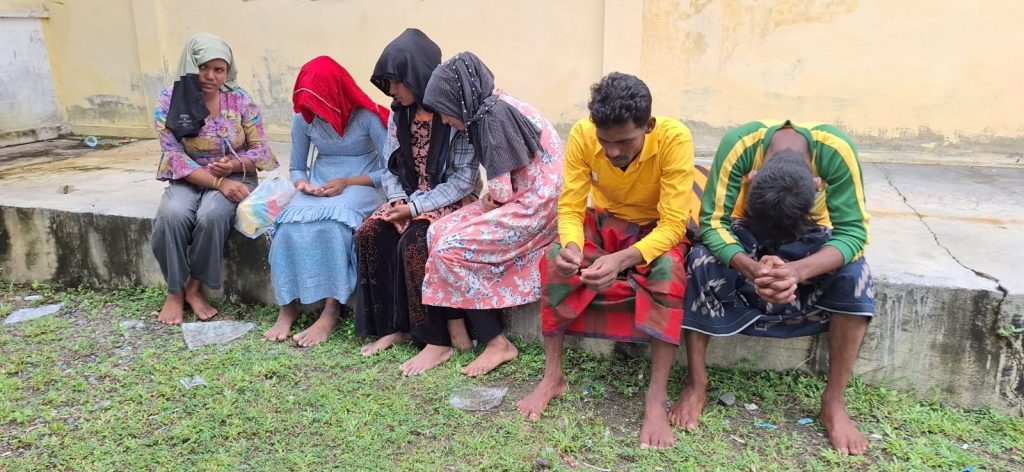 6 Rohingya refugees