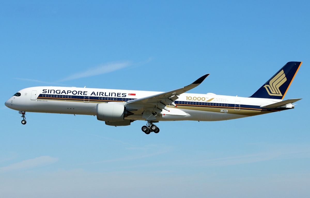 An image of a Singapore Airlines plane, similar to the aircraft that hit turbulence on Wednesday. Image source: Sébastien Mortier, via Wikimedia Commons