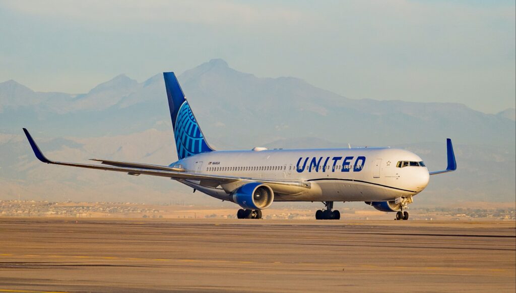 United Boeing 767-2