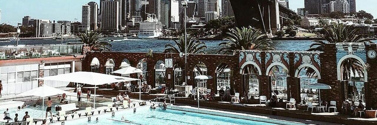 North Sydney Olympic Pool at Milsons Point, overlooked by the harbour bridge. Photo by Vincent Rivaud/ pexels