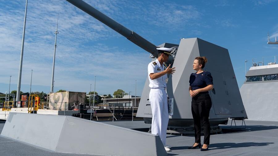 JS Yahagi captain Commander Tamura Masayoshi with Chief Minister Lia Finocchiaro. Photo: supplied/NT Government
