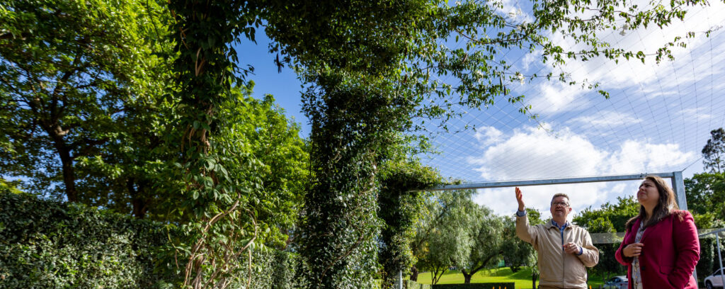 Professor Sebastian Pfautsch (WSU) and Cumberland City Mayor Ola Hamed in the new cool carpark. Photo: Cumberland City Council