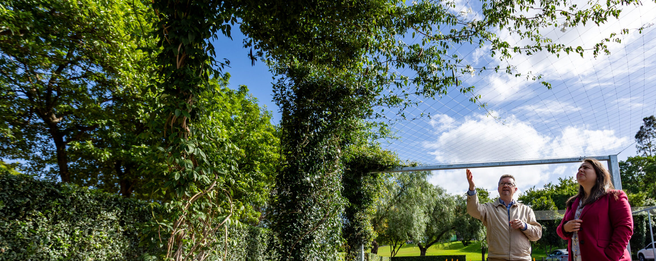 Professor Sebastian Pfautsch (WSU) and Cumberland City Mayor Ola Hamed in the new cool carpark. Photo: Cumberland City Council