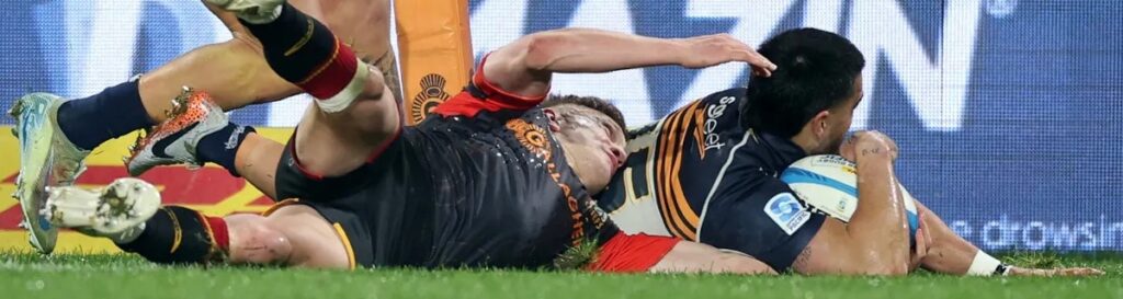 Chiefs playmaker Damien Mackenzie prevents Brumbies winger Tom Wright from scoring a try on Saturday. Photo: Super Rugby Pacific