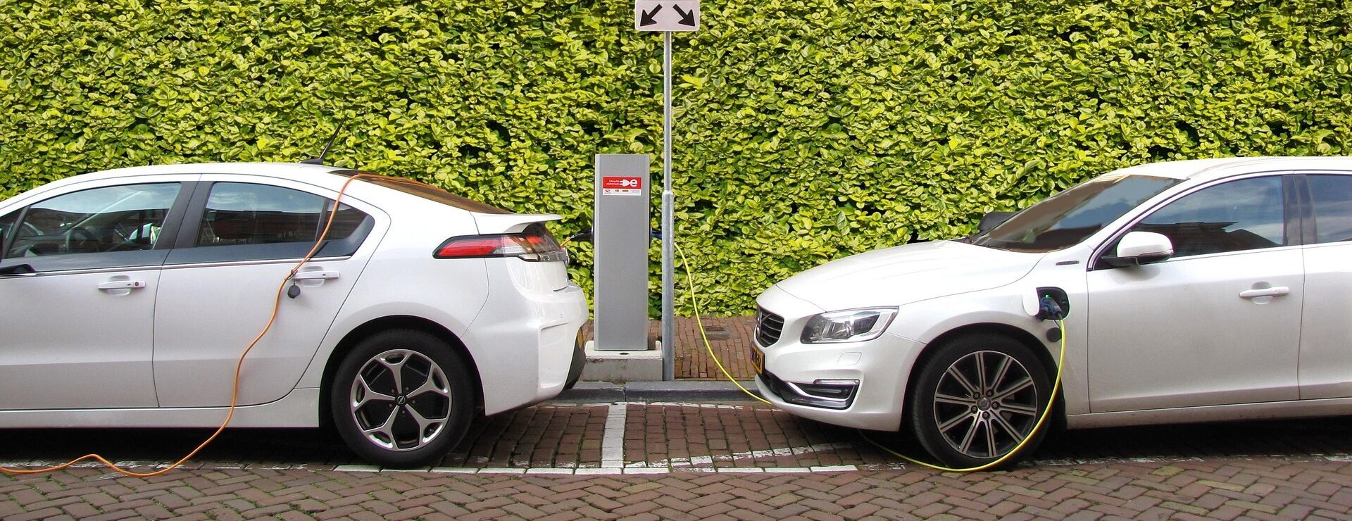 NSW is to install 549 new EV kerbside chargers in 130 suburbs over 12 months. Image: (Joenomias) Menno de Jong/Pixabay