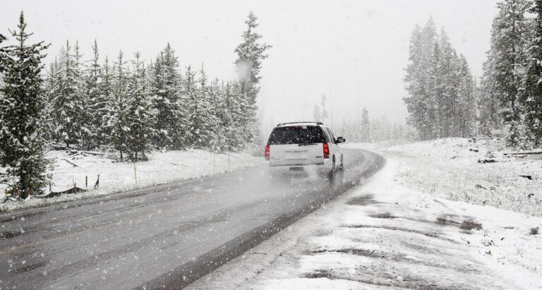 Drivers must prepare for driving on alpine roads, says the NSW Government. Photo: Pexels/www.pixabay.com