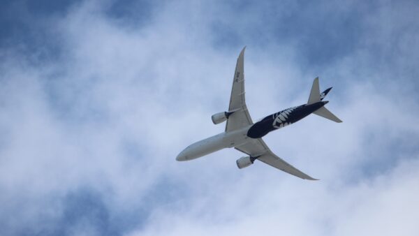 FILE ... westward-bound Air NZ flight over Sydney. Photo: ANDREW KACIMAIWAI