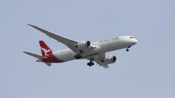 FILE ... Qantas Boeing 787 Dreamliner coming into land at Auckland. 2019. Photo: ANDREW KACIMAIWAI