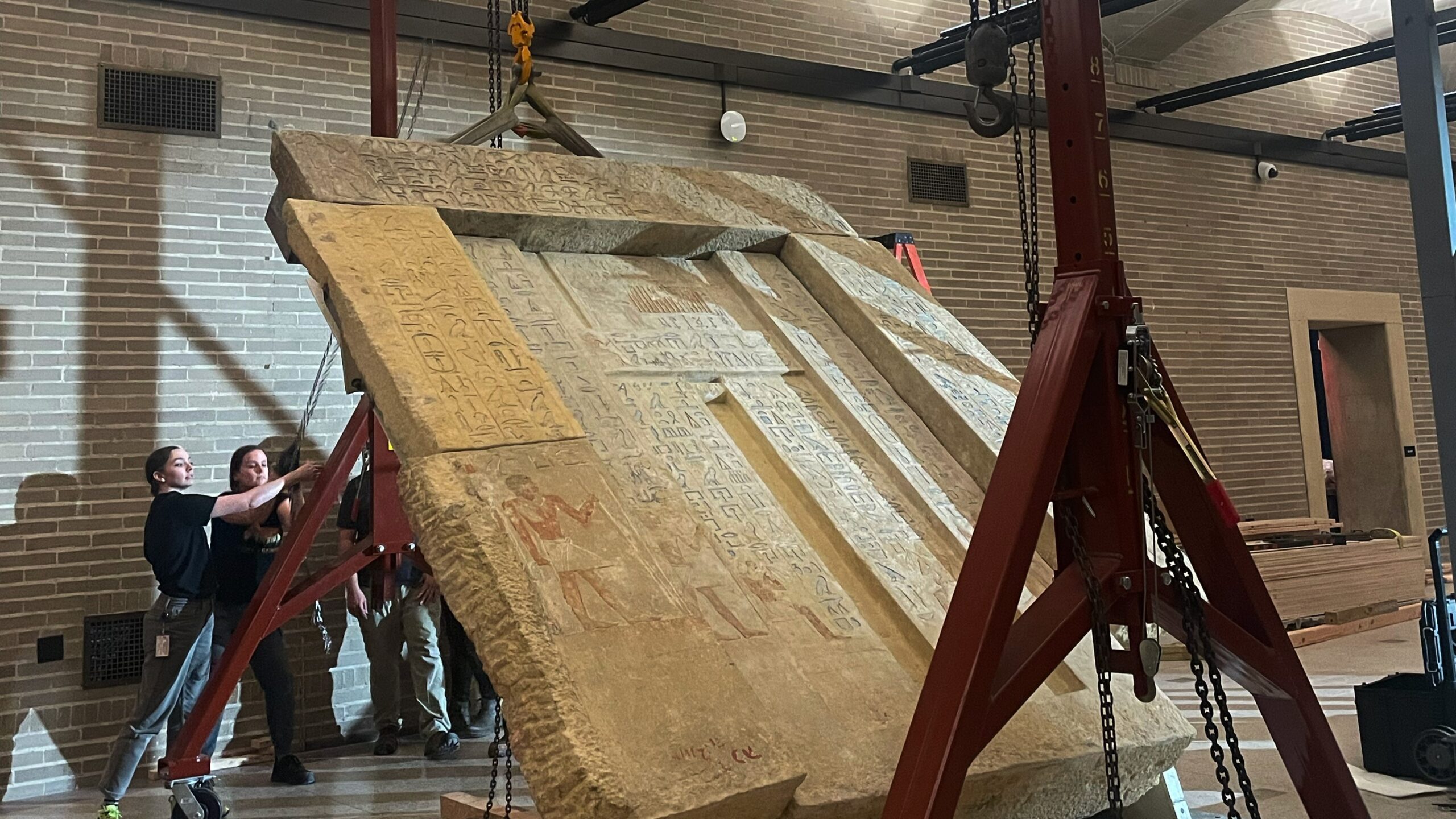 Conservationists and engineers raise the 4300 yo five-tonne ‘false door’ to the tomb chapel of Kaipure. Photo: Jo Tiongson-Perez/Penn Museum