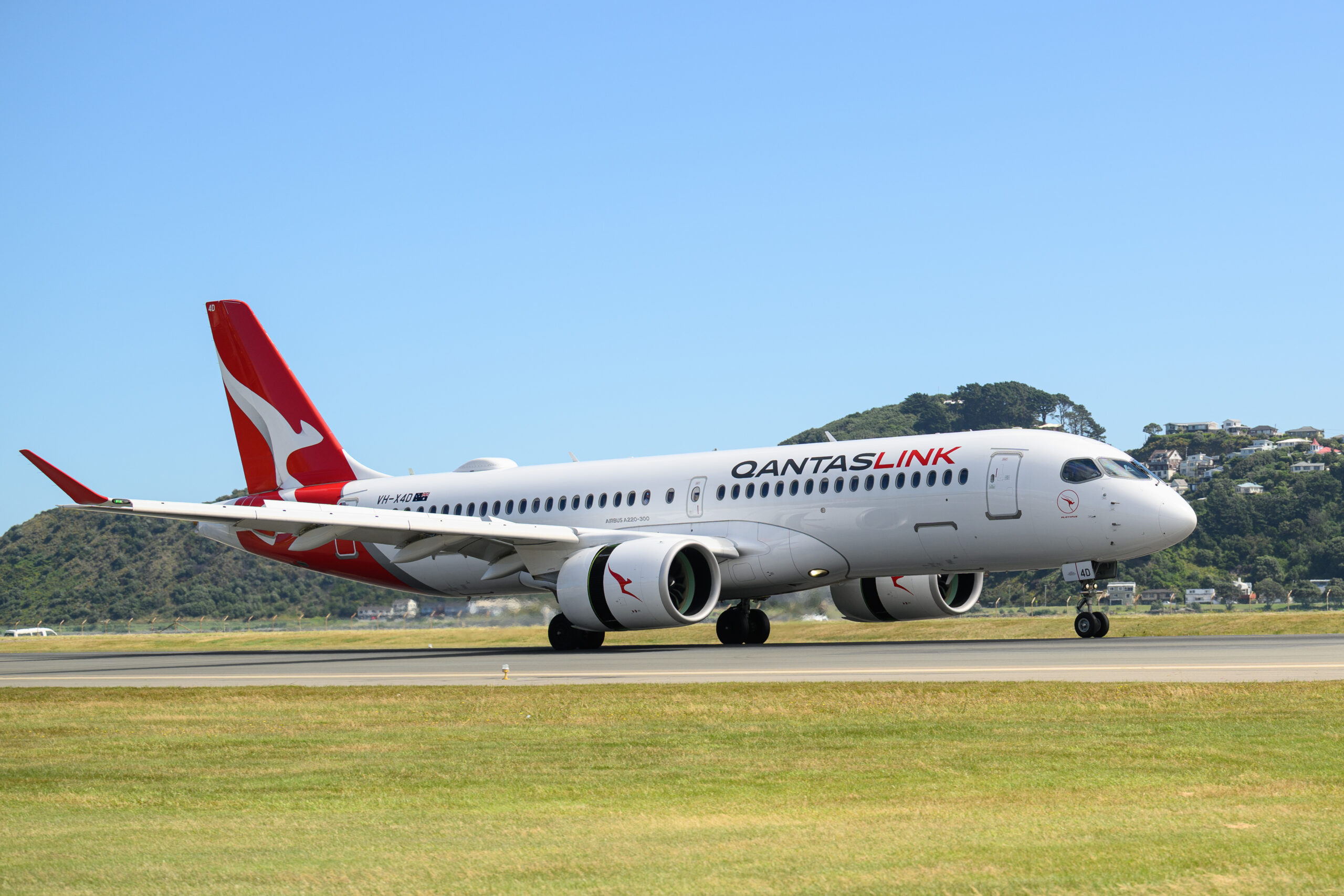 The A220-300, operated by Qantas regional subsidiary QantasLink, lands at Wellington International Airport. February 2, 2026. Photo: Mark Tantrum/ http://marktantrum.com)