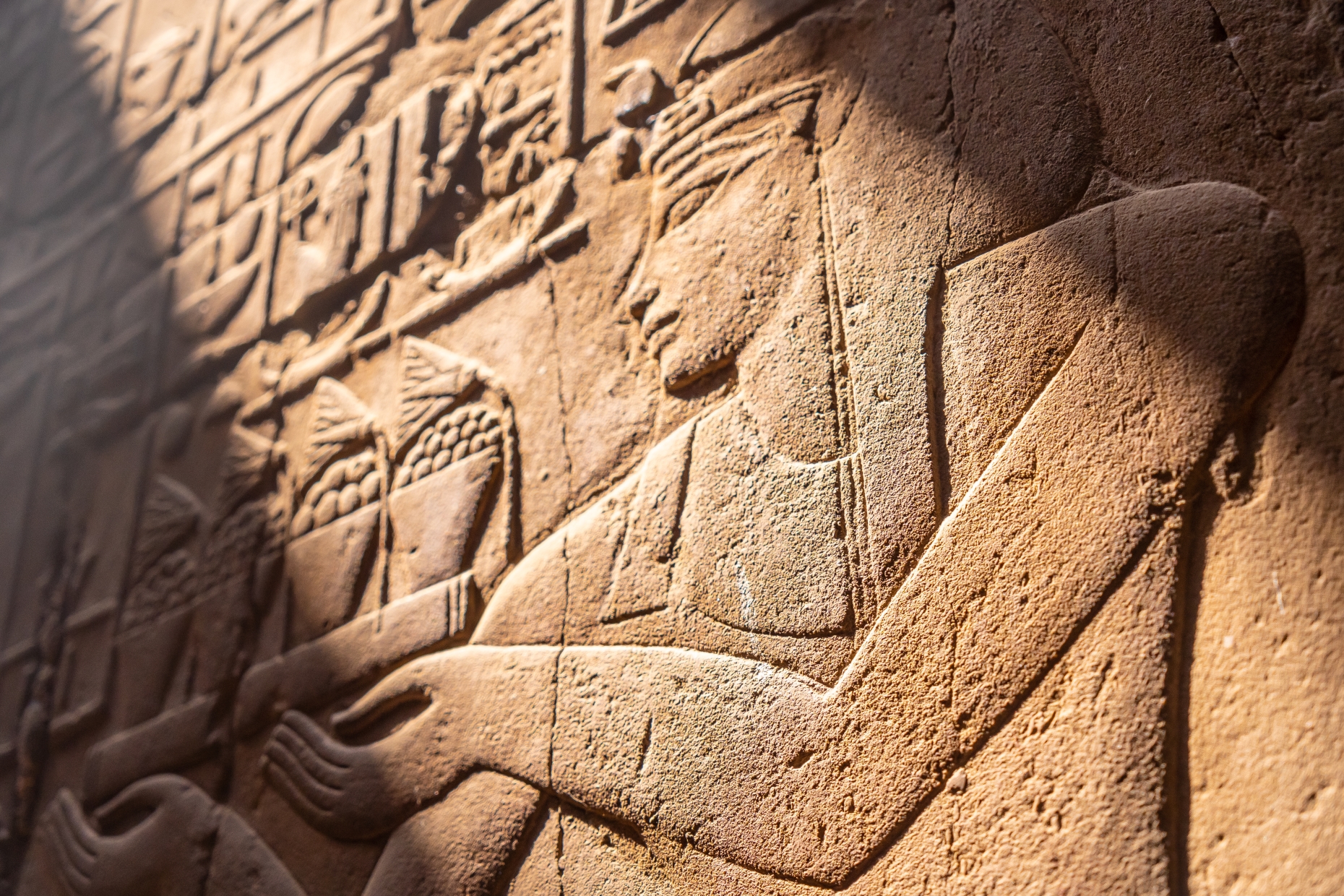 Close-up of an ancient Egyptian temple wall at Luxor, Egypt. Photo: wirestock on Freepik