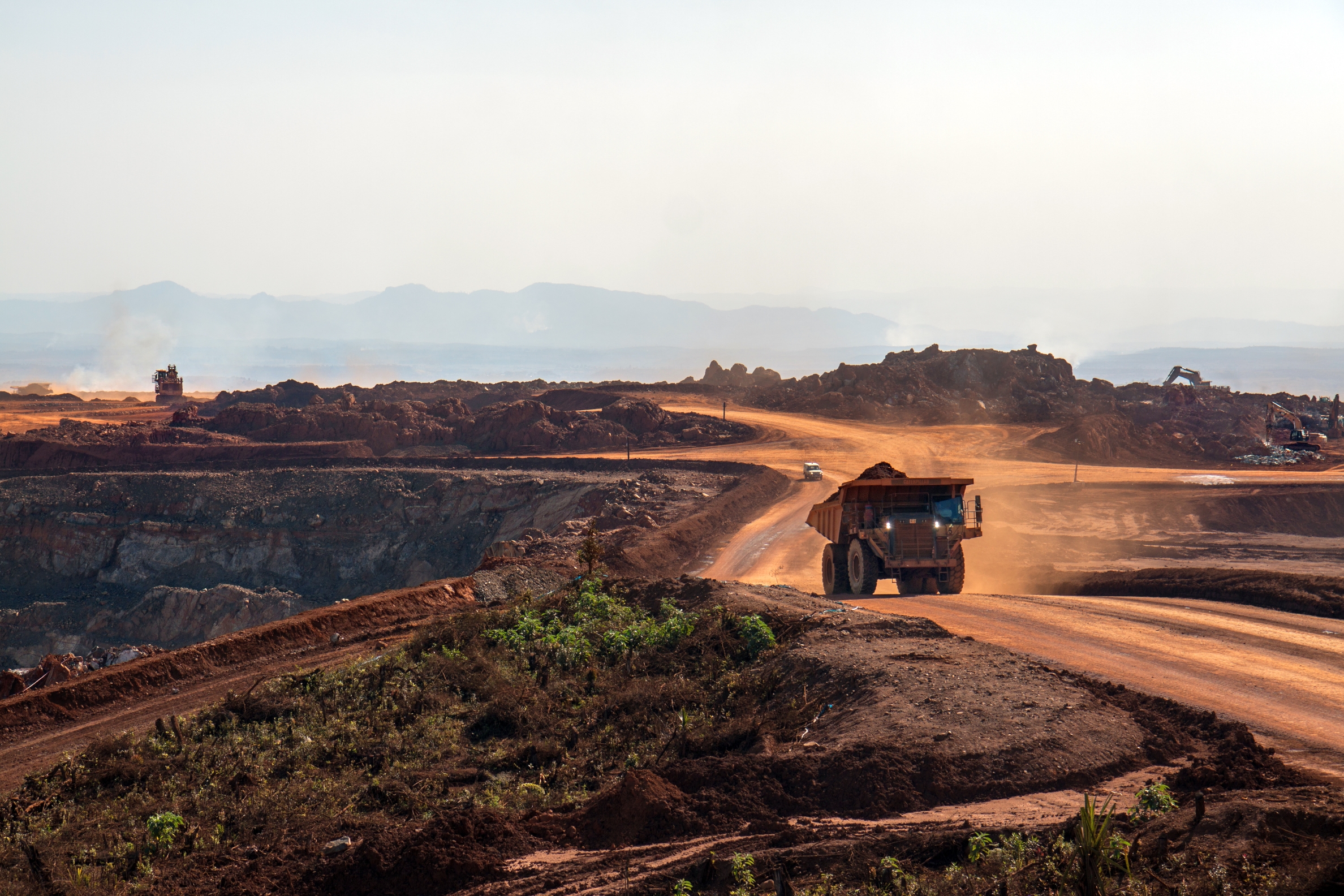 Australian mining is too dependent on a country that is diversifying, a new report says. Photo: wirestock on Freepik.