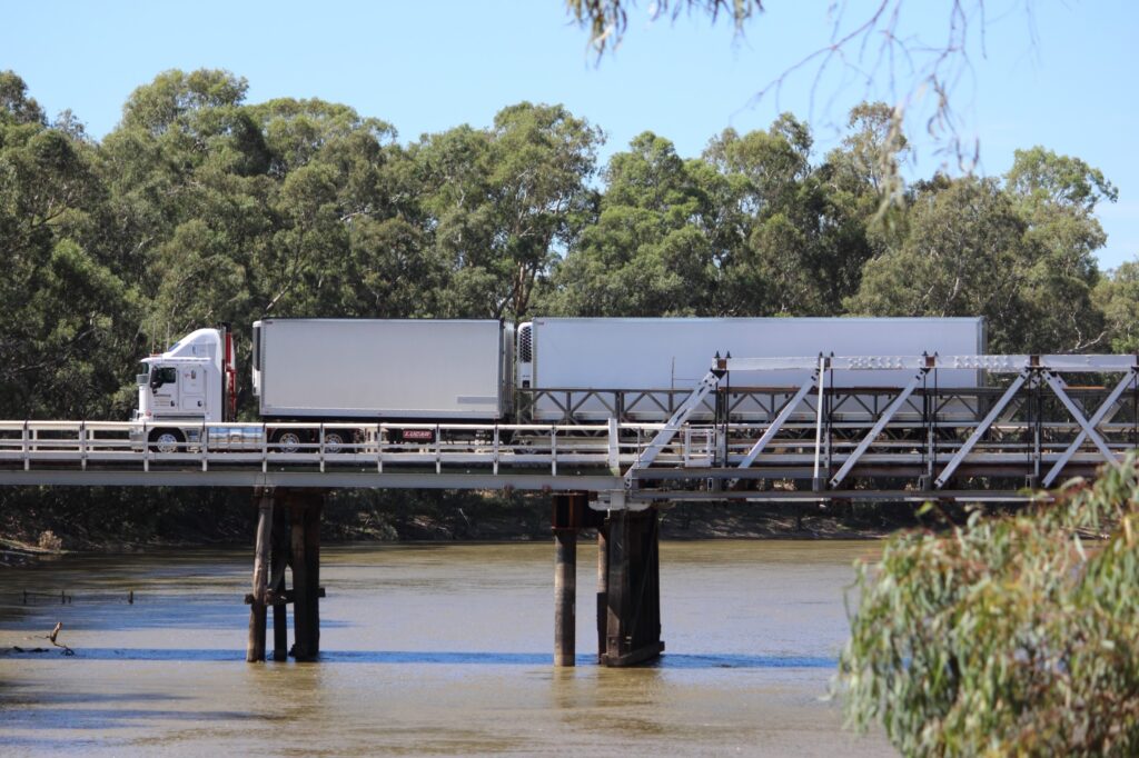 truckies ... A B-double crosses over the Murray River at Swan Hill from Victoria into NSW. Photo: ANDREW KACIMAIWAI