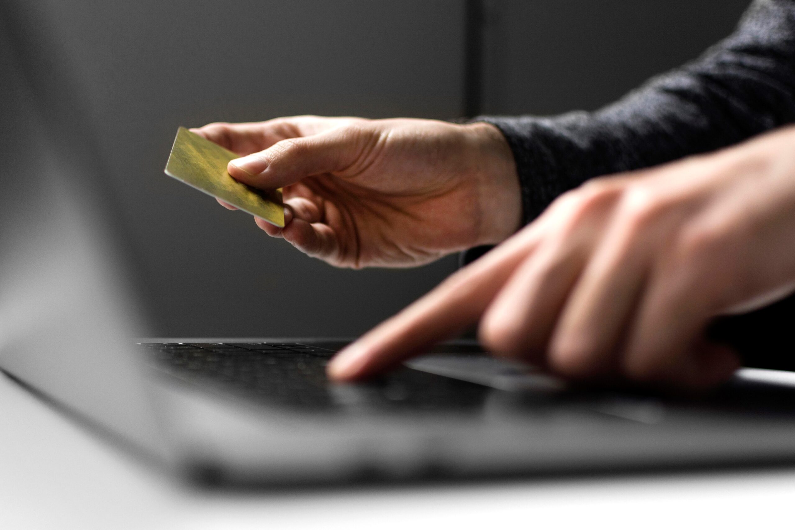 Scammers are posing as saviours to get people to surrender their online account details, police say. Photo: freepik.