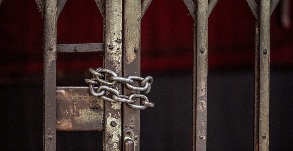 A govt decision to renewing Adelaide's prison centre contract with Serco has angered unions. Photo: rawpixel.com/Magnific
