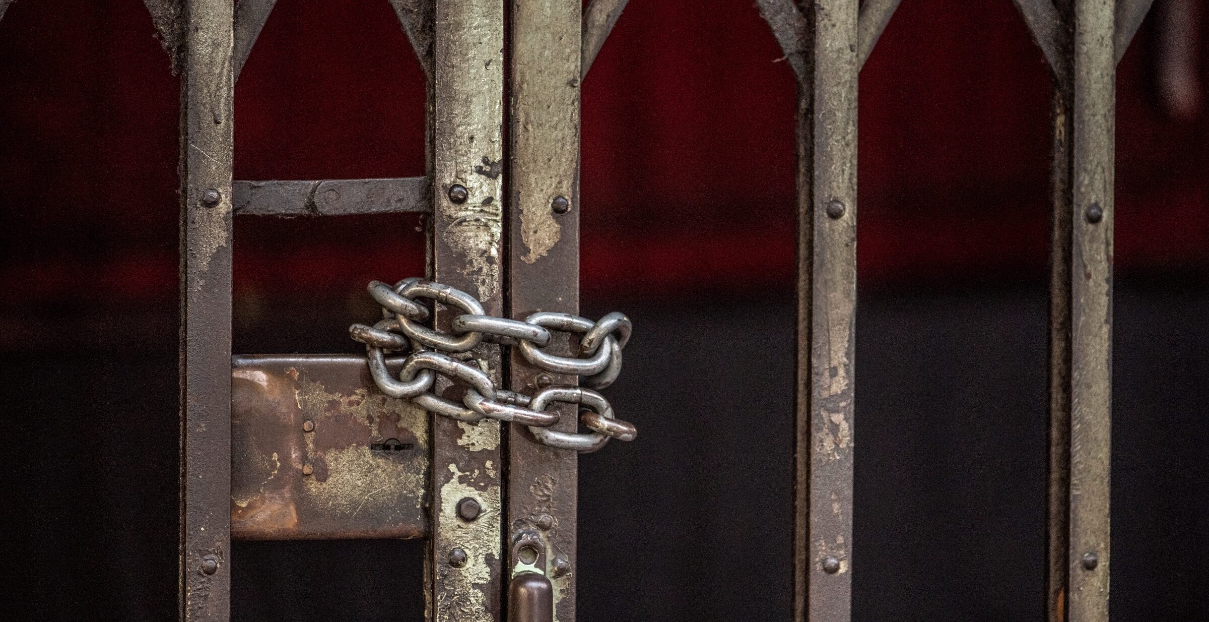 A govt decision to renewing Adelaide's prison centre contract with Serco has angered unions. Photo: rawpixel.com/Magnific