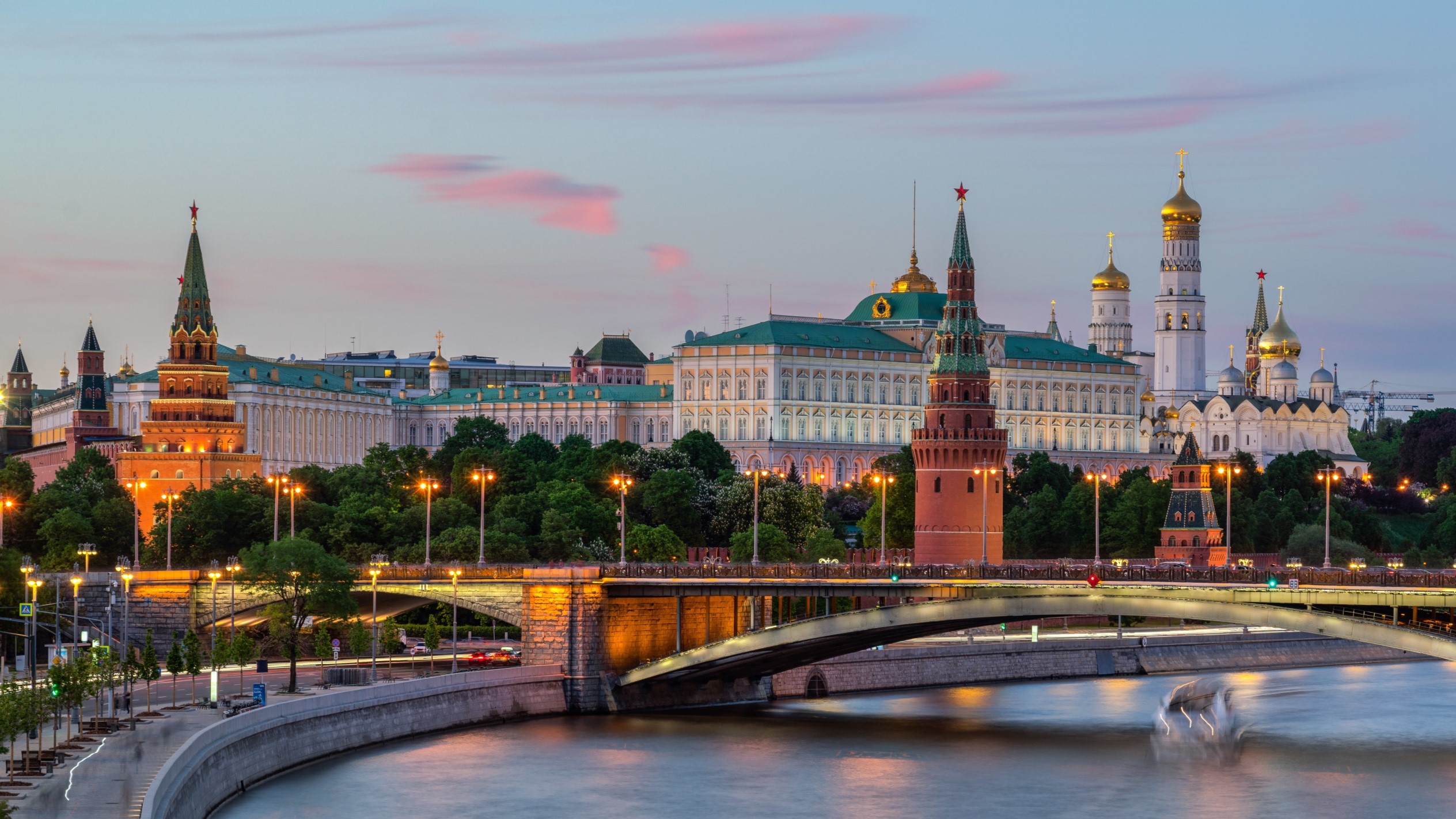 Moskva River near the Kremlin in Moscow. Properties in NZ and Australia were search over breaches of Russian sanctions. Photo: wirestock on Magnific