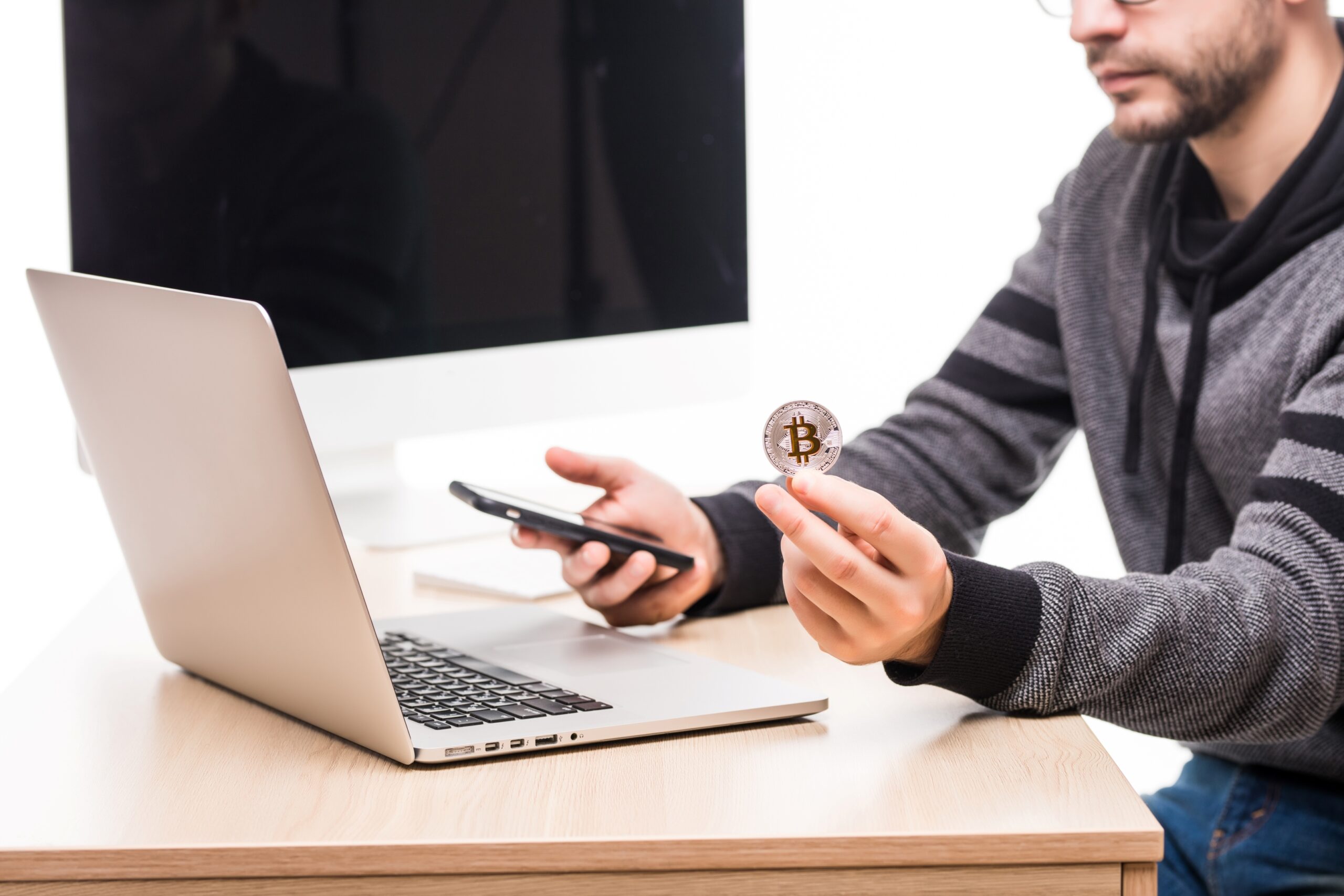 A physical letter phishing scam is targeting crypto customers in Queensland. Photo: diana.grytsku on Magnific