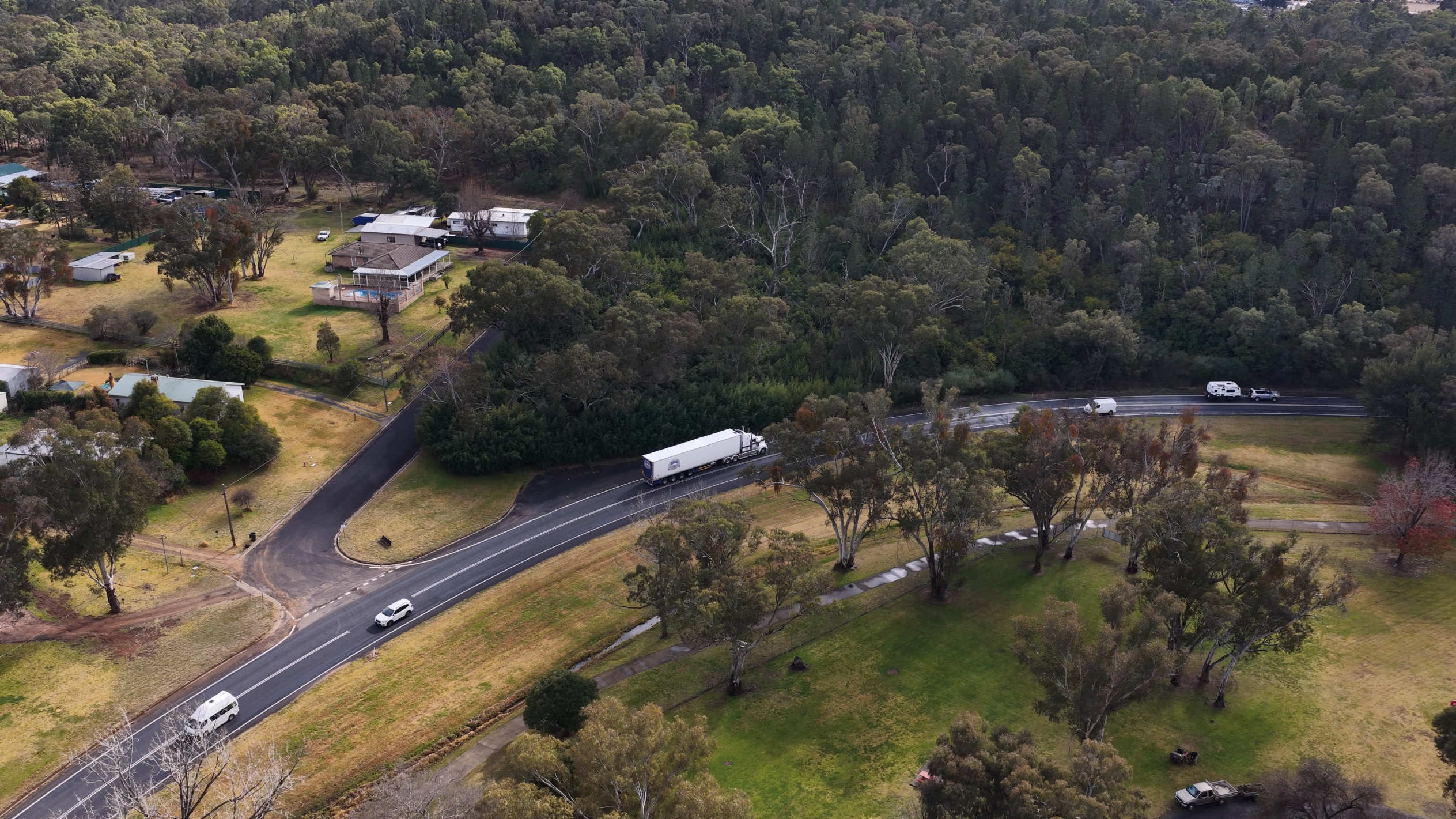 The NSW trucking industry welcomes the extra funding for a rebuilt Victoria Pass but says difficulties will persist. Photo: brgfx on Magnific
