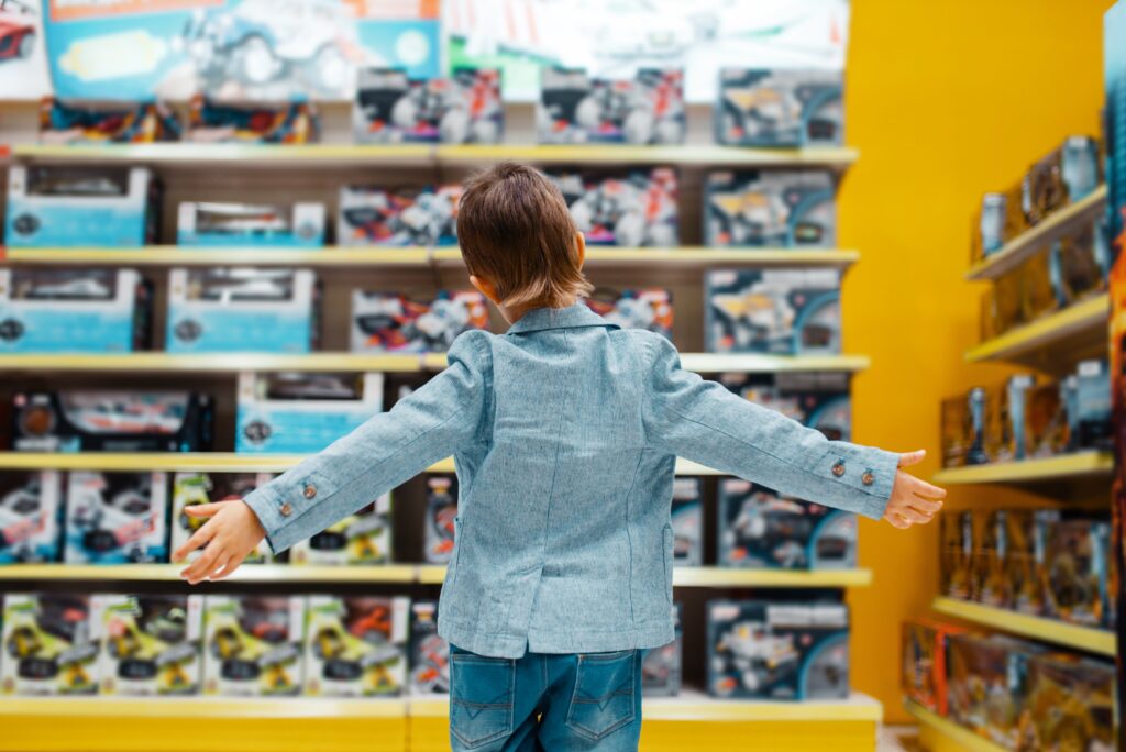 Child standing in a shop aisle, as the Arla pudding recall and other family product recalls prompt checks at home